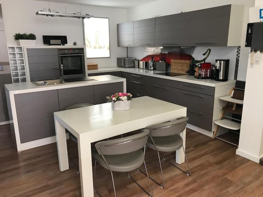 Exclusive Fewo In Warnemuende, 150M To The Beach, 2 Bathrooms, 2 Bedrooms, Sauna, Wifi And Much More. Rostock Bagian luar foto