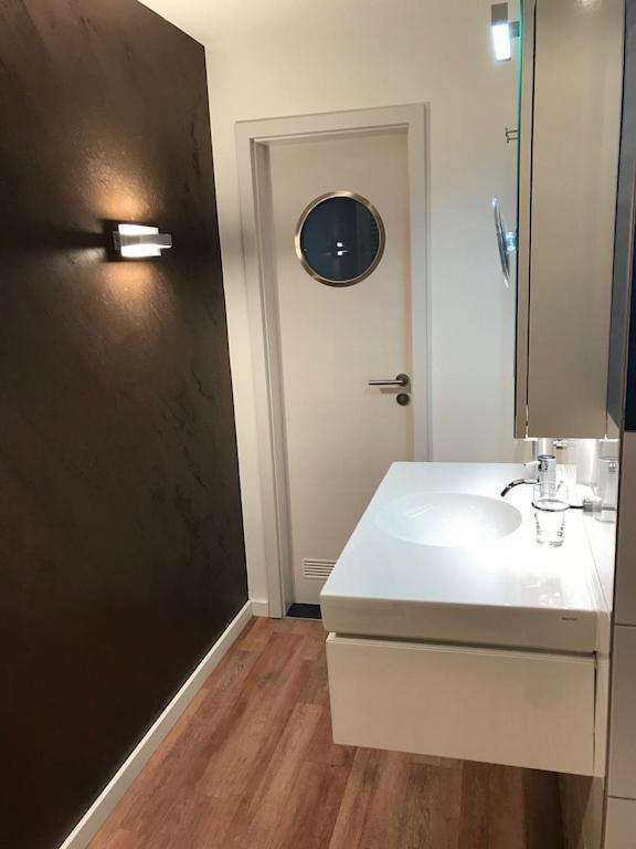 Exclusive Fewo In Warnemuende, 150M To The Beach, 2 Bathrooms, 2 Bedrooms, Sauna, Wifi And Much More. Rostock Bagian luar foto