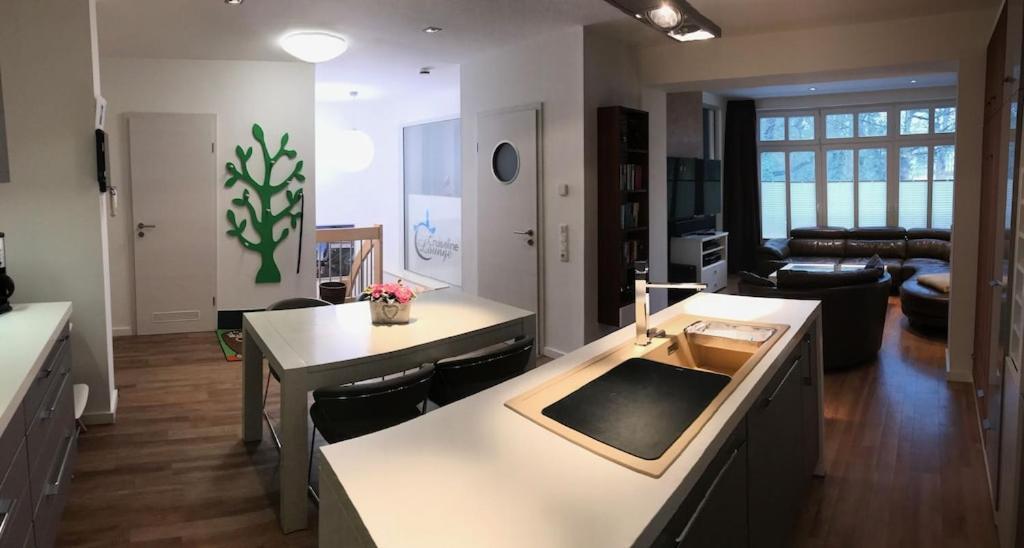 Exclusive Fewo In Warnemuende, 150M To The Beach, 2 Bathrooms, 2 Bedrooms, Sauna, Wifi And Much More. Rostock Bagian luar foto